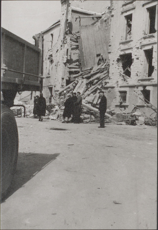 Carte postale ancienne Carte postale, Epinal, Après les bombardements de 1944 2
