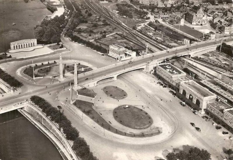 Carte postale ancienne Saint-Quentin Gare 1950