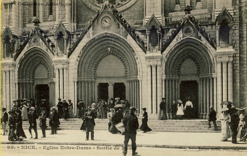 Carte postale ancienne Sortie de messe à Nd de Nice