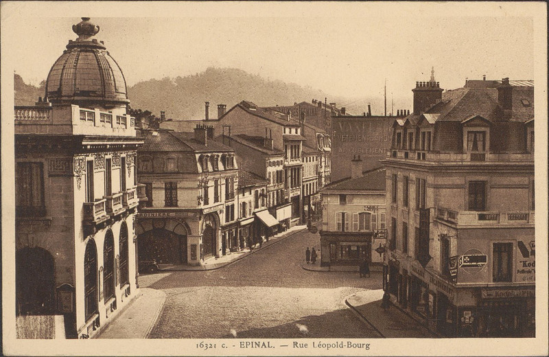Carte postale ancienne Carte postale, Epinal, Rue Léopold-Bourg 10