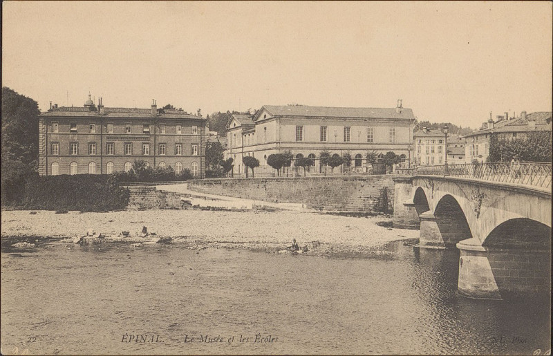 Carte postale ancienne Carte Postale, Epinal, Le Musée et les Ecoles