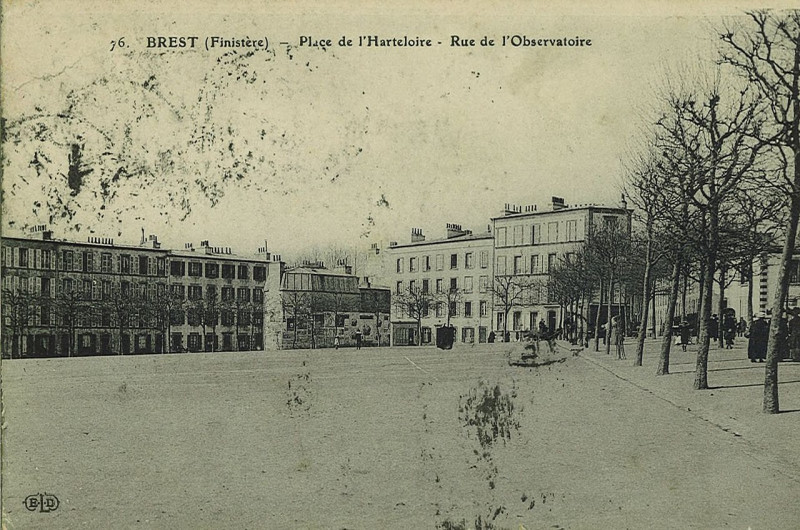 Carte postale ancienne Btv1b10106153s place de l'Harteloire à Brest