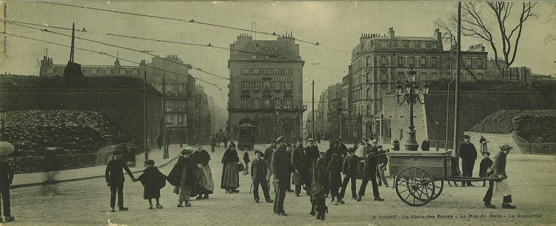 Carte postale ancienne Btv1b101061151 place des portes à Brest