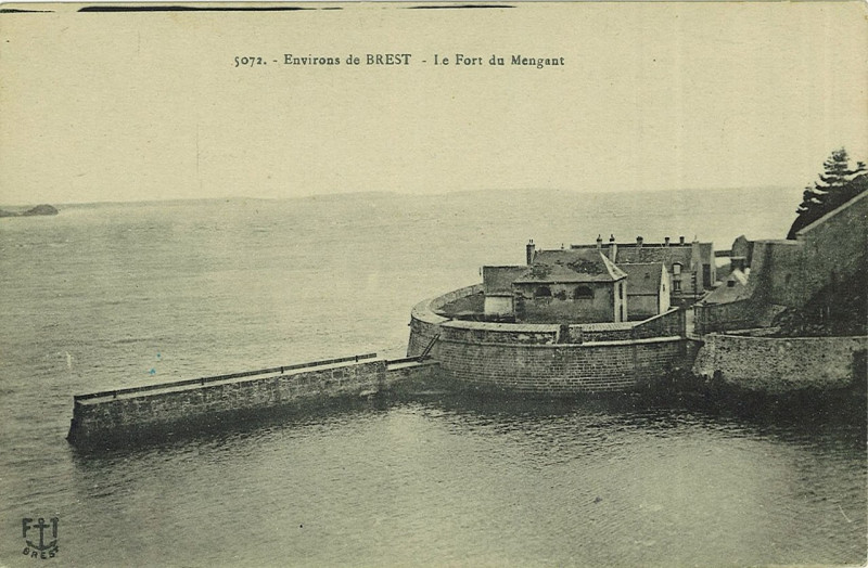 Carte postale ancienne Btv1b101057490 Le Fort du Mengant à Brest