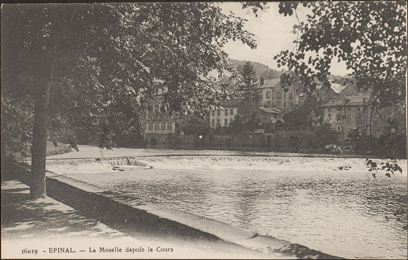 Carte postale ancienne Carte postale, Epinal, La Moselle depuis le Cours