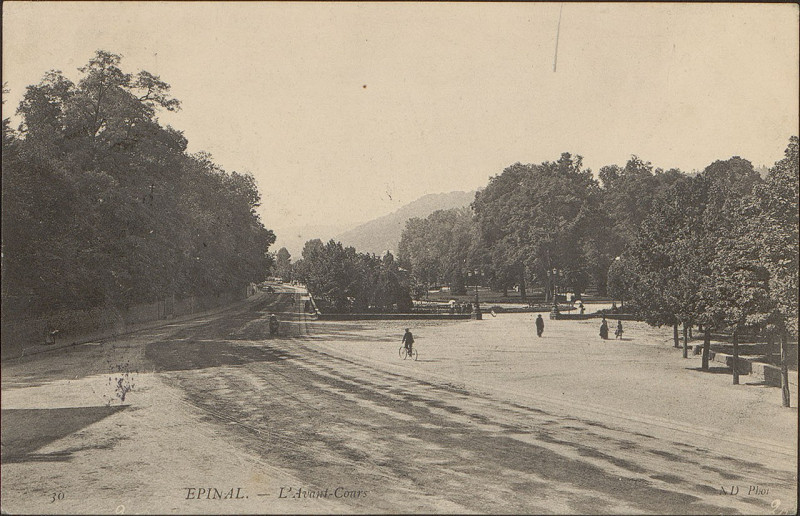 Carte postale ancienne Carte postale, Epinal, L'Avant-Cours