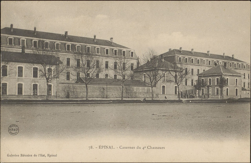 Carte postale ancienne Carte postale, Epinal, Casernes du 4e Chasseurs
