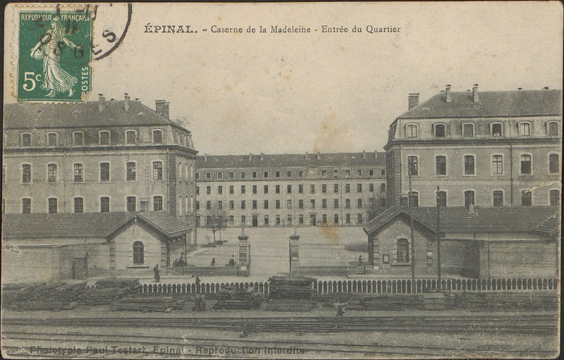 Carte postale ancienne Carte postale, Epinal, Caserne de la Madeleine, Entrée du Quartier