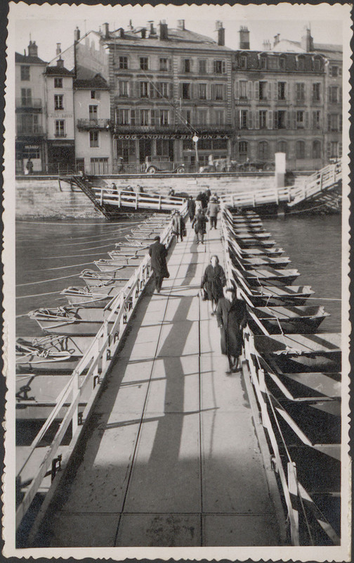 Carte postale ancienne Carte postale, Epinal, Canots sur la Moselle