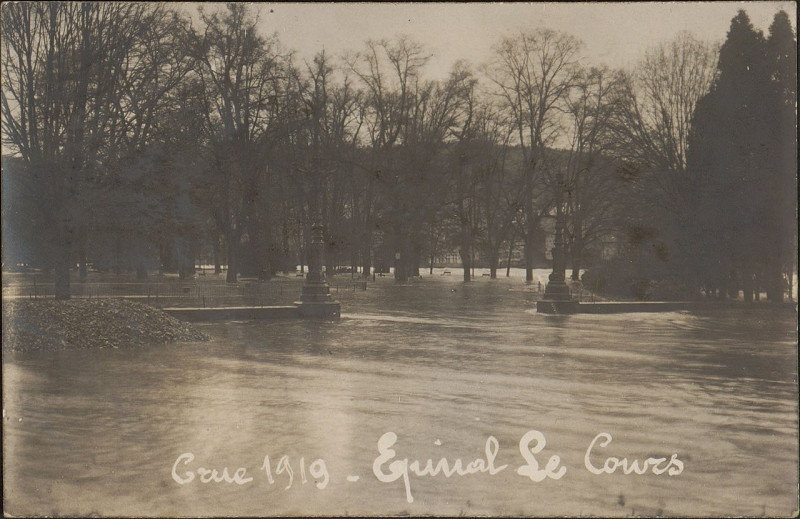 Carte postale ancienne Carte postale, Crue 1919, Epinal, Le Cours