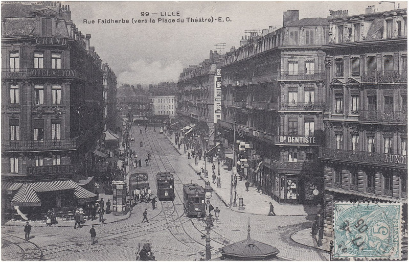Carte postale ancienne 99 – Lille — Rue Faidherbe (vers la place du Théâtre) E.C - vº à Lille