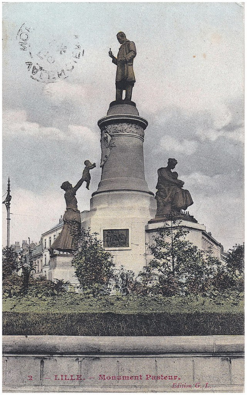 Carte postale ancienne 2 — Lille. — Monument Pasteur (1) à Lille