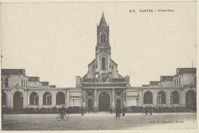 Carte postale ancienne Hôtel-Dieu à Nantes