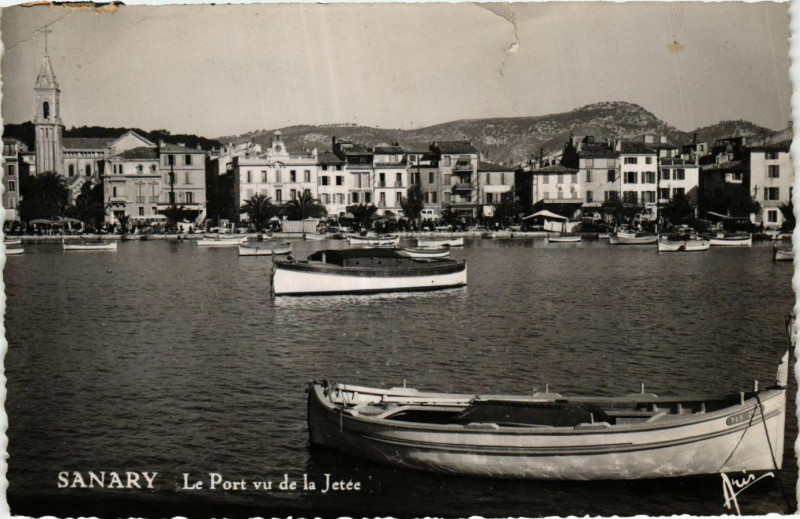 Carte postale ancienne Sanary Le Port vu de la Jetée
