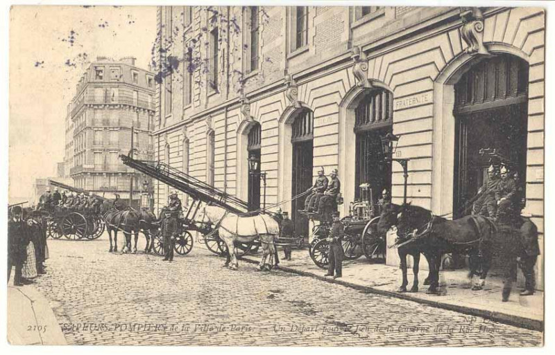 Carte postale ancienne Un Départ pour le Feu de la Caserne de la Rue Haxo à Paris 20e