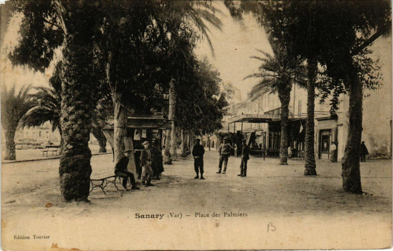 Carte postale ancienne Sanary Place des Palmiers