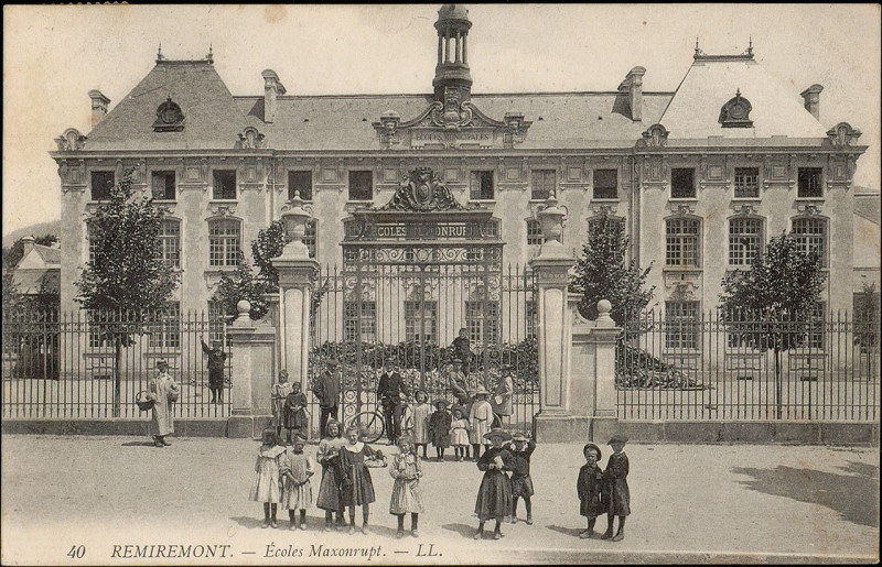 Carte postale ancienne Carte postale, Remiremont, Ecoles Maxonrupt