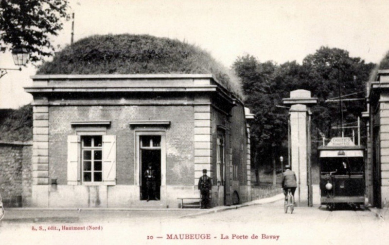 Carte postale ancienne 10 - Maubeuge - La Porte de Bavay