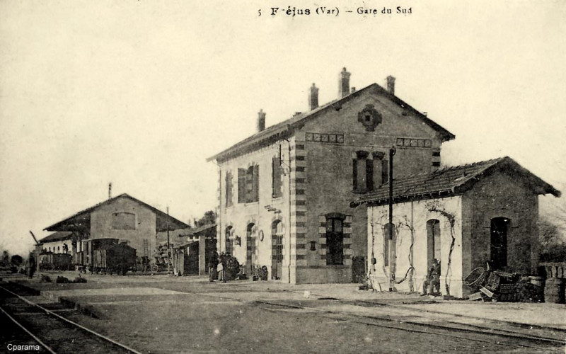 Carte postale ancienne 5 Fréjus (Var) - Gare du Sud