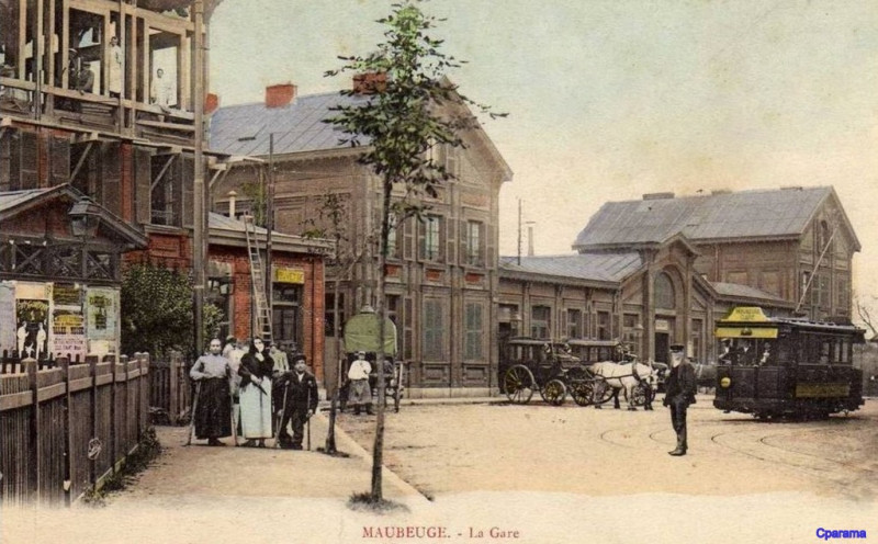 Carte postale ancienne Maubeuge. - La Gare