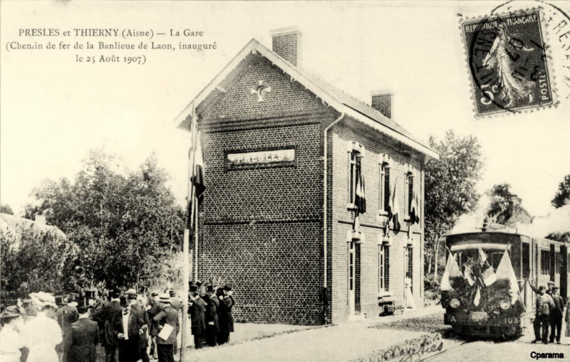 Carte postale ancienne Presles et Thierny (Aisne) - La Gare (Chemin de fer de la Banlieue de Laon, inauguré le 25 Août 1907)