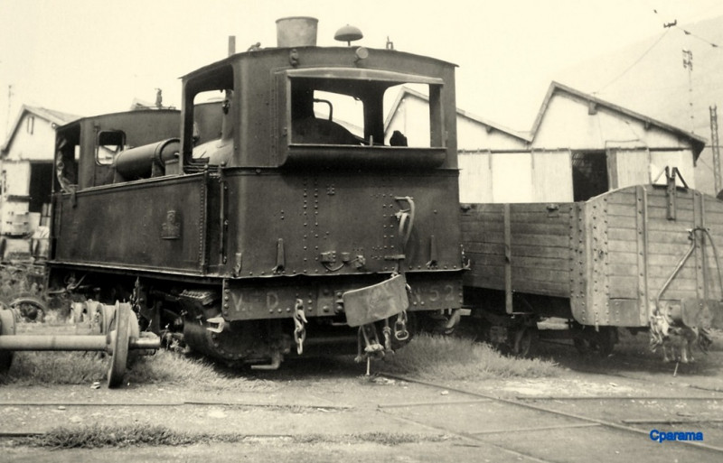 Carte postale ancienne Vizille (Isère) - Locomotive bi-cabine des Voies Ferrées du Dauphiné