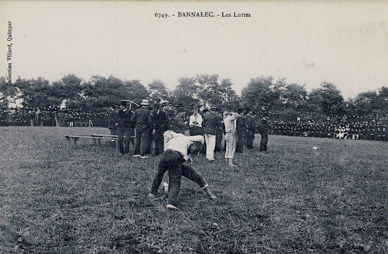 Carte postale ancienne Lutte bretonne Bannalec à Bannalec