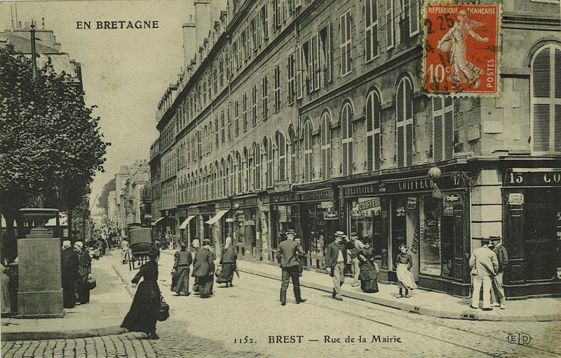 Carte postale ancienne Btv1b10106135v rue de la mairie à Brest