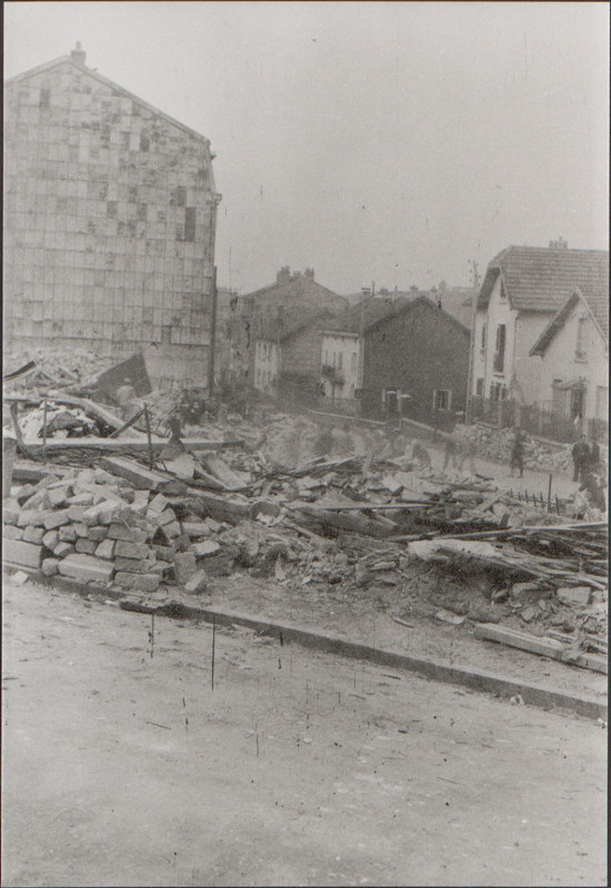 Carte postale ancienne Carte postale, Epinal, Après les bombardements de 1944 4