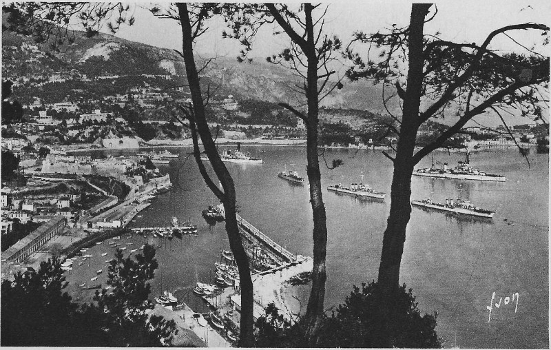 Carte postale ancienne Villefranche L'Escadre en rade