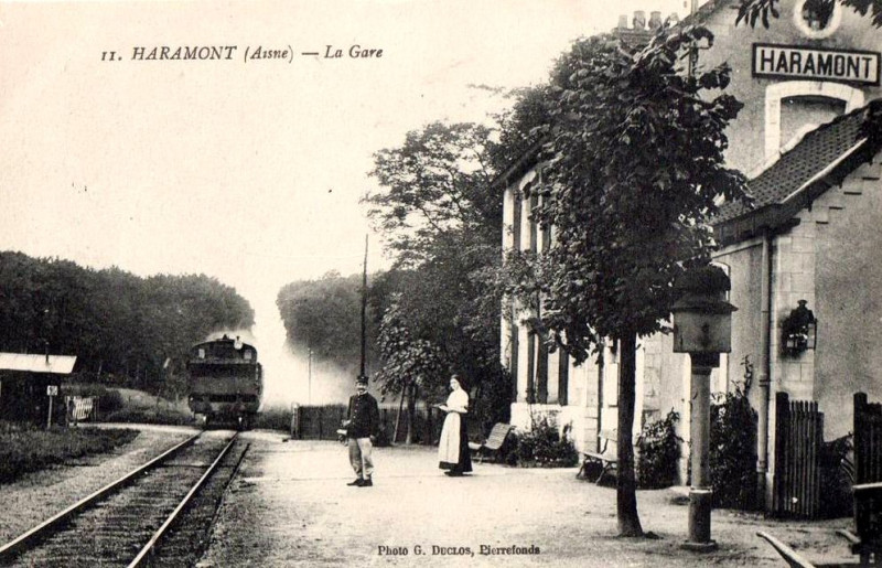 Carte postale ancienne Haramont (02), la gare (2)