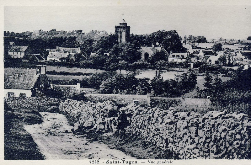 Carte postale ancienne Village Saint-Tugen vers 1920