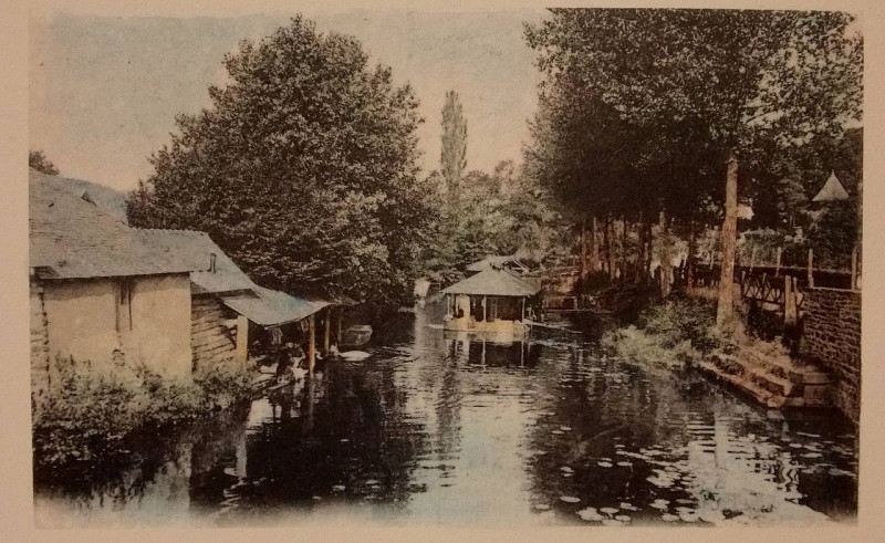 Carte postale ancienne Les bords du Meu vers 1905