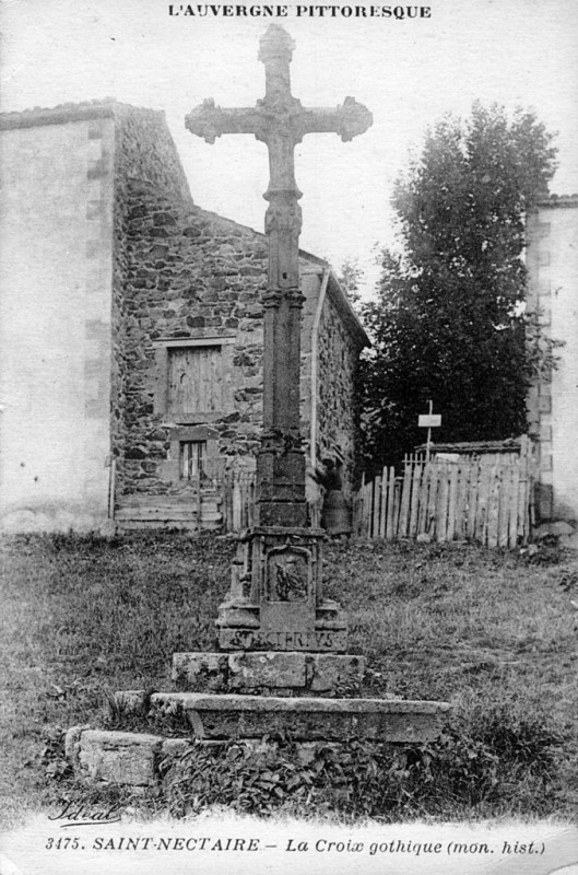 Carte postale ancienne 3475 Saint-Nectaire - La Croix gothique