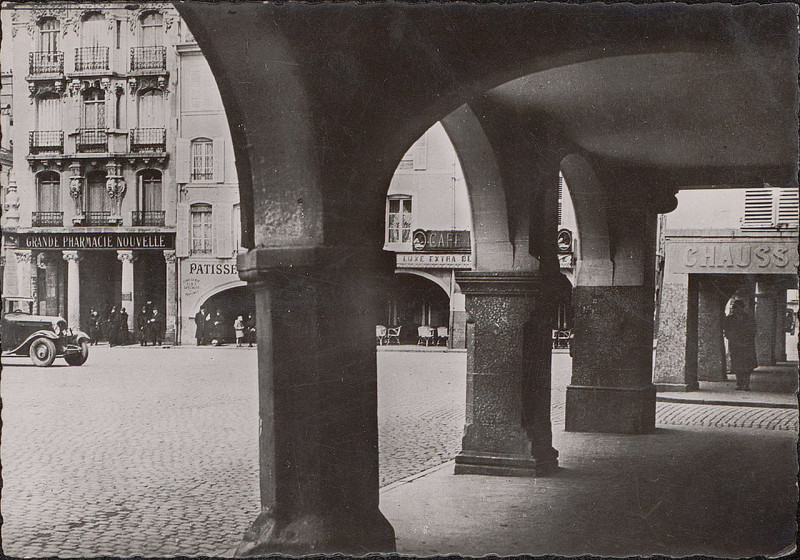 Carte postale ancienne Carte postale, Epinal, Place des Vosges, Arcades
