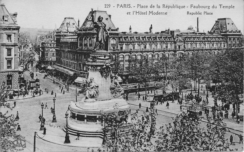 Carte postale ancienne Place de la Republique et tram Paris