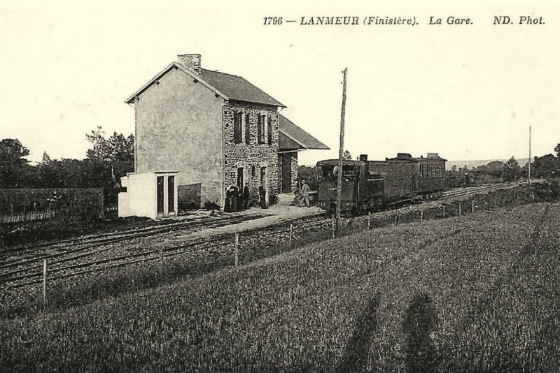 Carte postale ancienne La gare de Lanmeur vers 1920 à Lanmeur