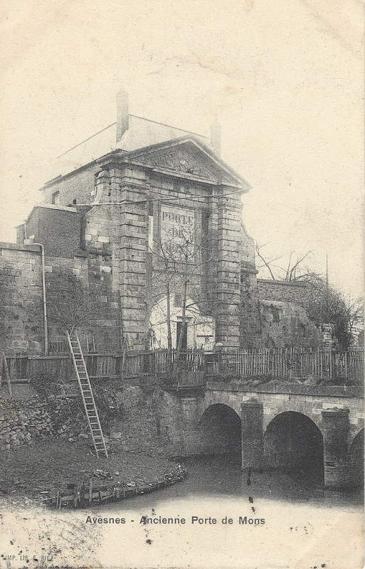 Carte postale ancienne Avesnes Ancienne Porte de Mons