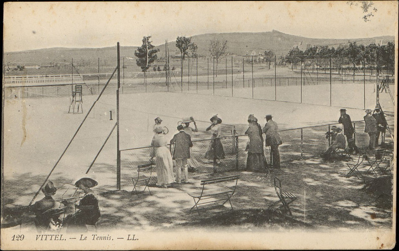 Carte postale ancienne Carte postale, Vittel, Le Tennis