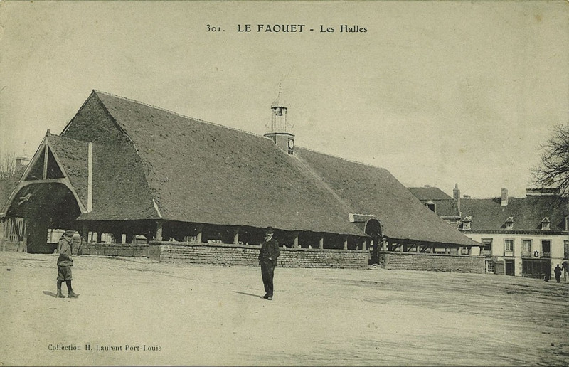 Carte postale ancienne Les Halles au Faouët