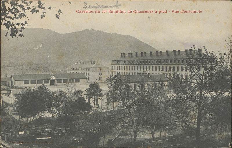 Carte postale ancienne Carte postale, Casernes du 15e Bataillon de Chasseur à pied, Vue d'ensemble