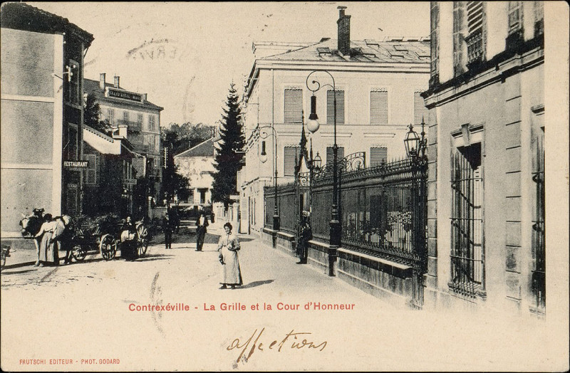 Carte postale ancienne Carte postale, Contrexéville, La Grille et la Cour d'Honneur