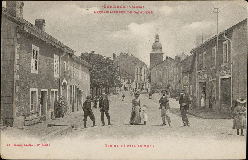 Carte postale ancienne Carte postale, Corcieux (Vosges), Arrondissement de Saint-Dié, Rue de l'Hôtel-de-Ville