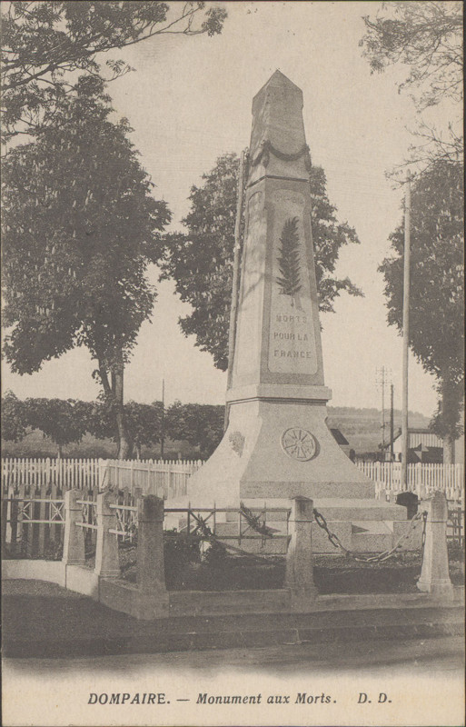Carte postale ancienne Carte postale, Dompaire, Monument aux Morts