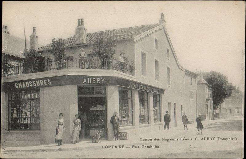 Carte postale ancienne Carte postale, Dompaire, Rue Gambetta 2