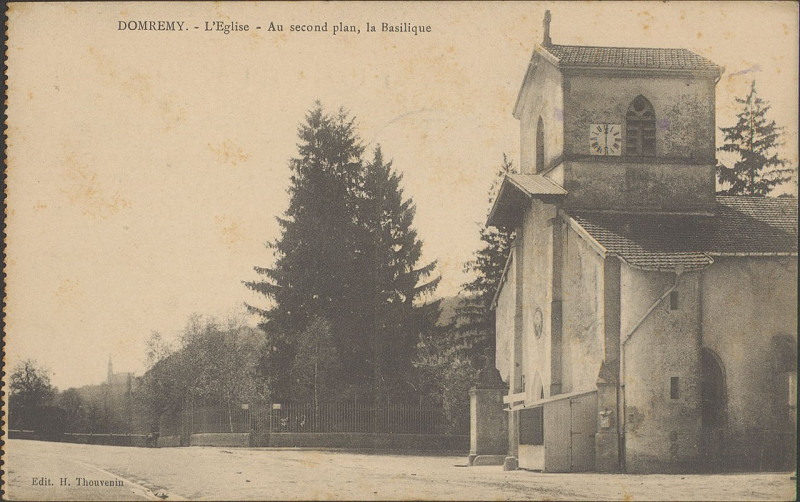 Carte postale ancienne Carte postale, Domrémy, L'Eglise, Au second plan, la Basilique