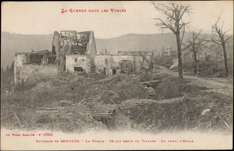 Carte postale ancienne Carte postale, Environs de Senones, La Forain, Ce qui reste du Village, Au fond, l'école