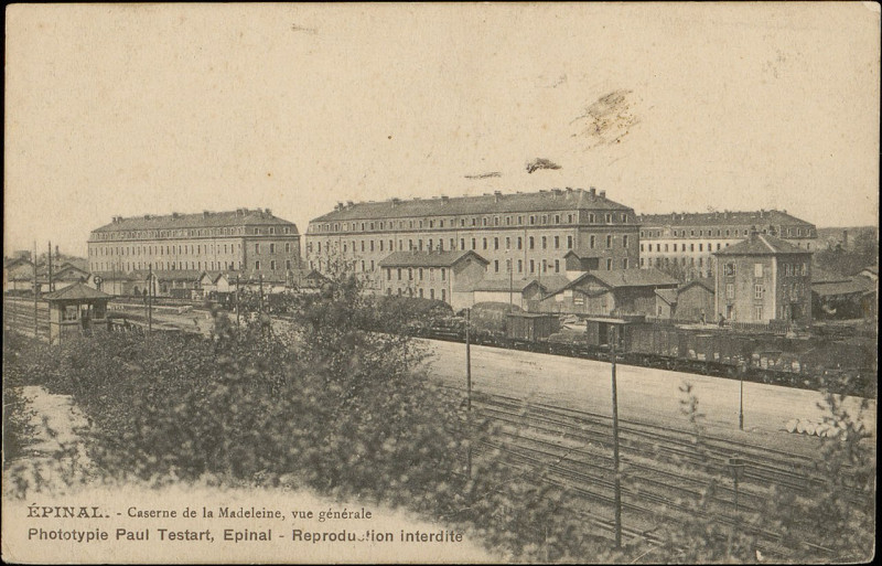 Carte postale ancienne Carte postale, Epinal, Caserne de la Madeleine, Vue générale 2