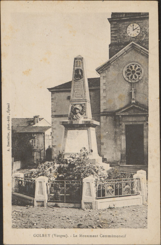 Carte postale ancienne Carte postale, Golbey (Vosges), Le Monument Commémoratif