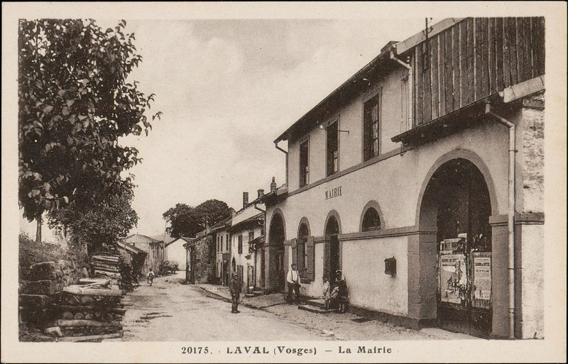 Carte postale ancienne Carte postale, Laval (Vosges), La Mairie